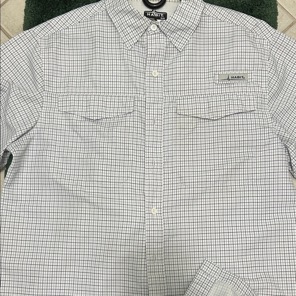NWOT-Habit Sports Men's White Classic Small Checkered lightweight Shirt.